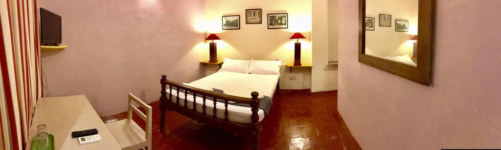 The French Villa Puducherry Buitenkant foto